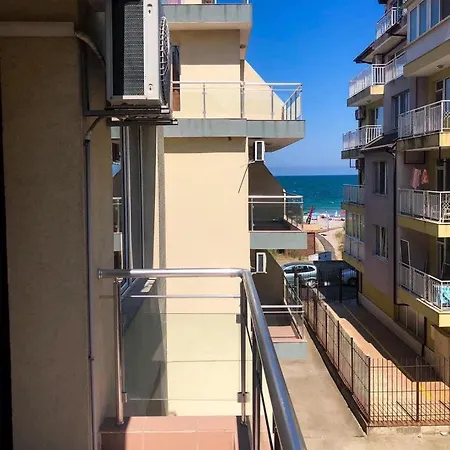 Sunrise Apartments, * ポモリエ
