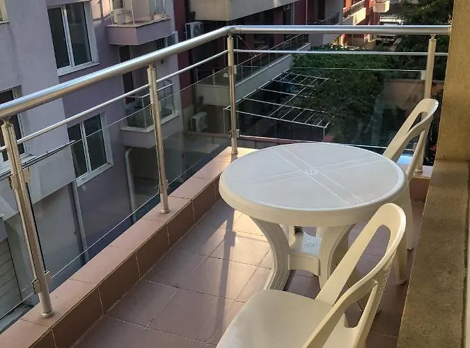 アパート Sunrise Apartments, ポモリエ