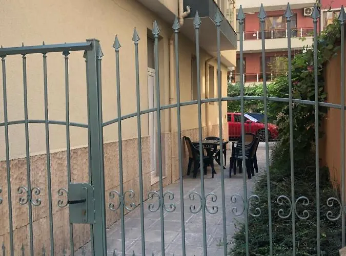 Sunrise Apartments, ポモリエ