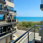 شقة Sunrise Apartments, بوموري