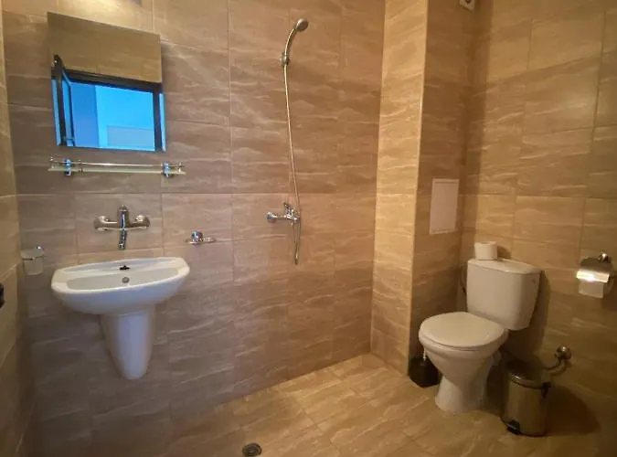 Sunrise Apartments, 아파트 *