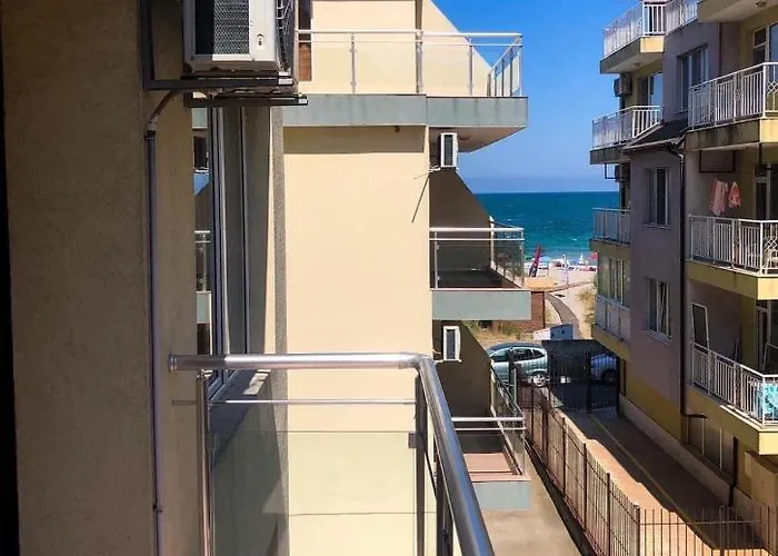 Sunrise Apartments, * 포마리