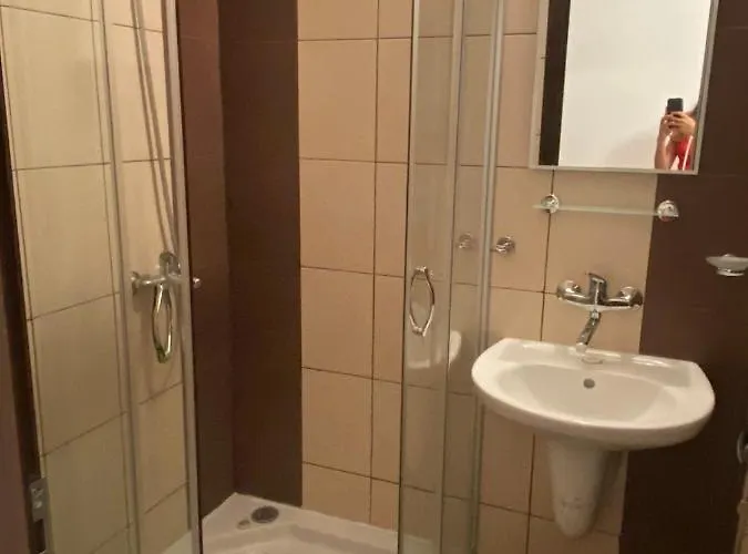 Sunrise Apartments, 아파트 포마리