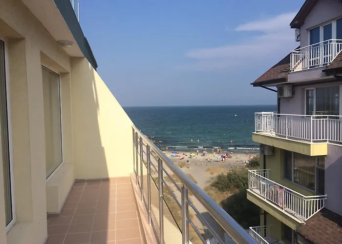 Sunrise Apartments, 아파트 *